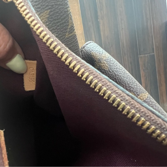 Louis Vuitton Mabillon Crossbody - Picture 11 of 11